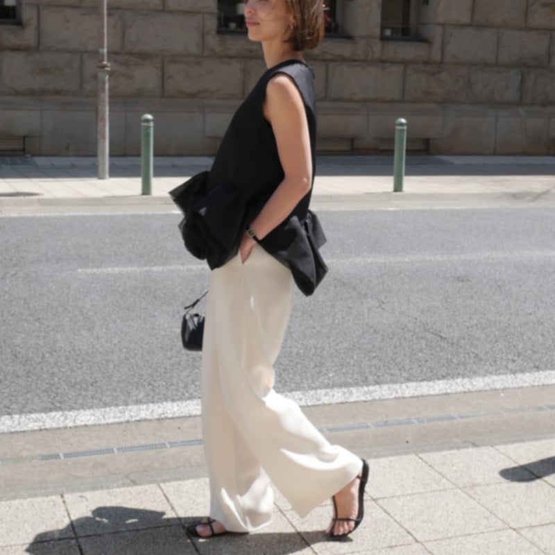 Prima Peplum Sleeveless black | HEVE