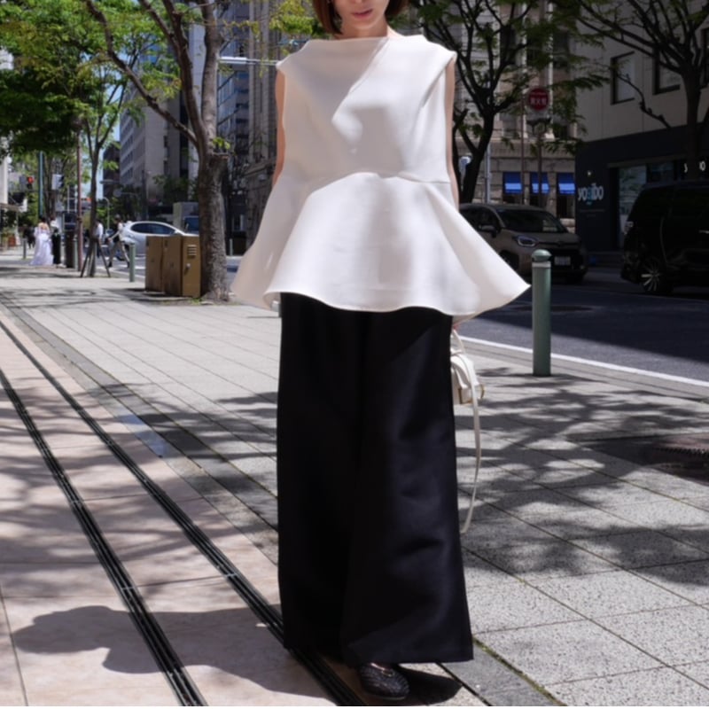 トップス Heve two charm blouse two charm blouse ブラック | HEVE