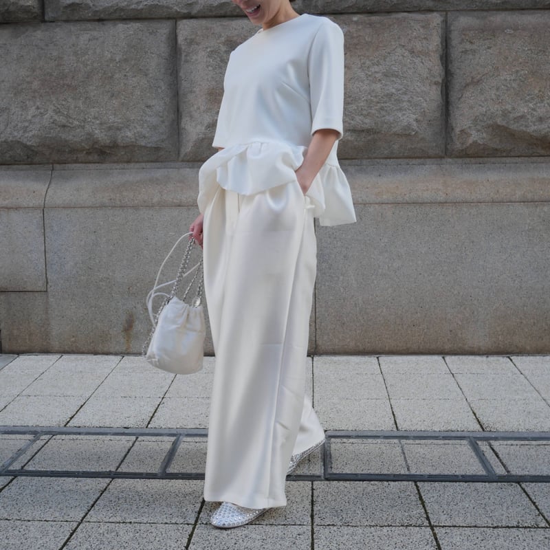 サテンフレアガウチョPT バニラ | HEVE