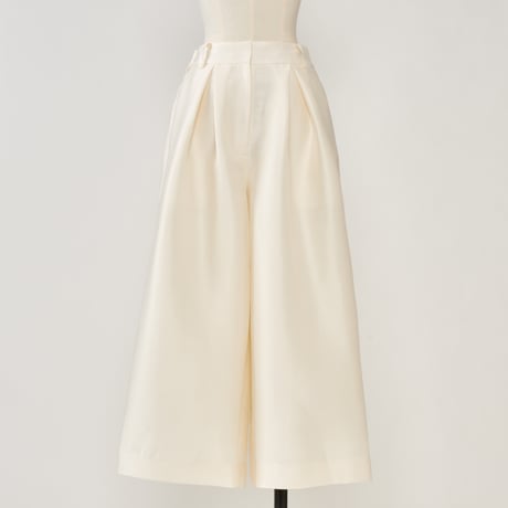 CATEGORY BOTTOMS | HEVE