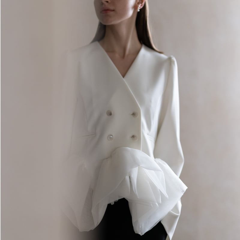 新品未使用タグ付き♡限定値下げ！HEVE Prima Peplum JK Prima Peplum JK white | HEVE