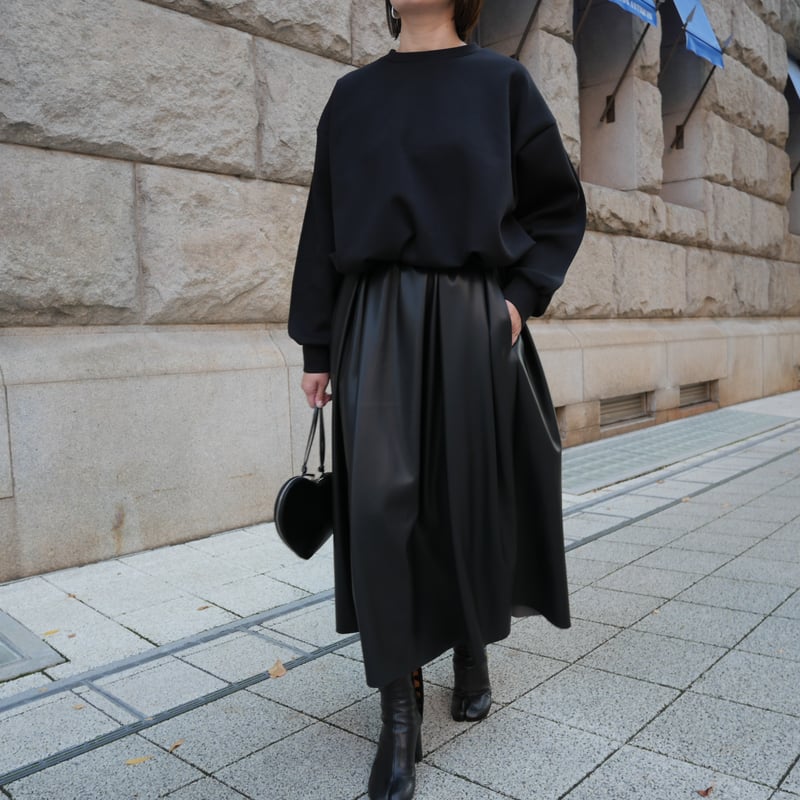 予約】Cloud Balloon Sweat black | HEVE