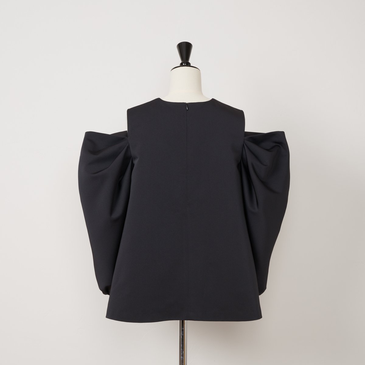 heve カットオフショルダーブラウス Cut off soulder BL black | HEVE