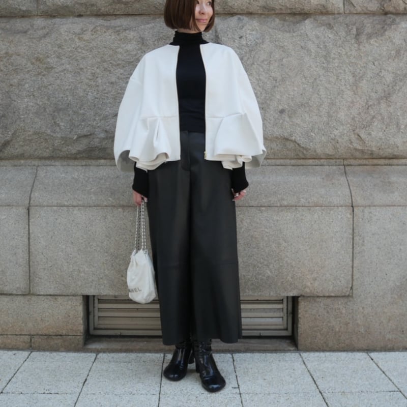 Petal Form Blouson white | HEVE