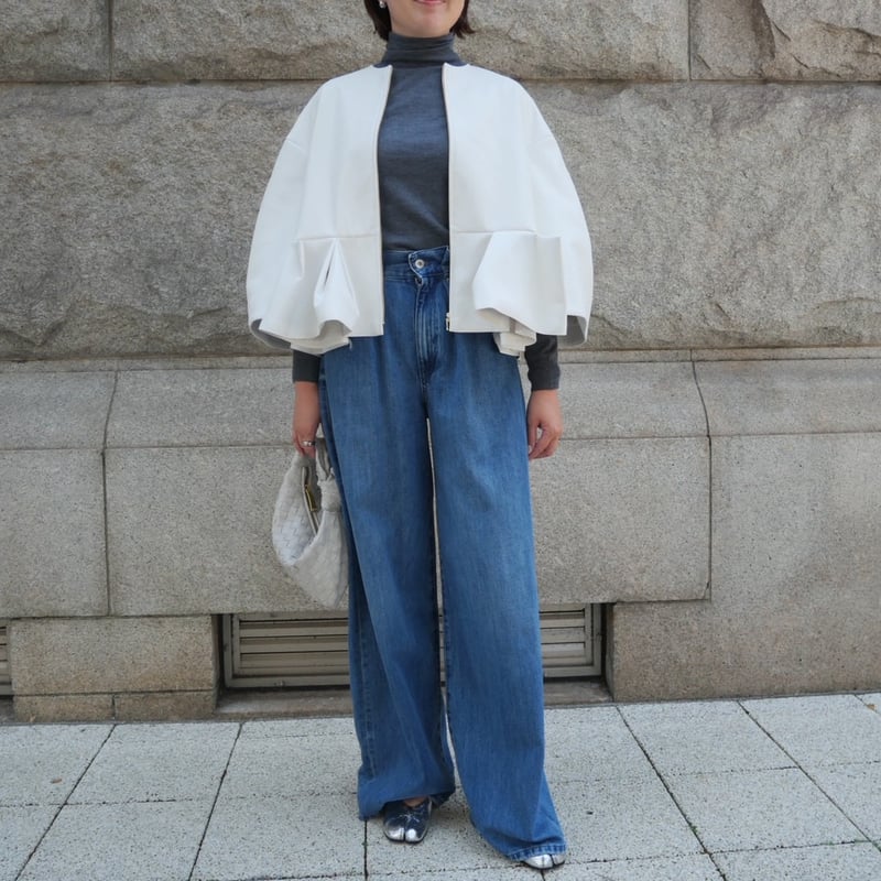 Petal Form Blouson white | HEVE