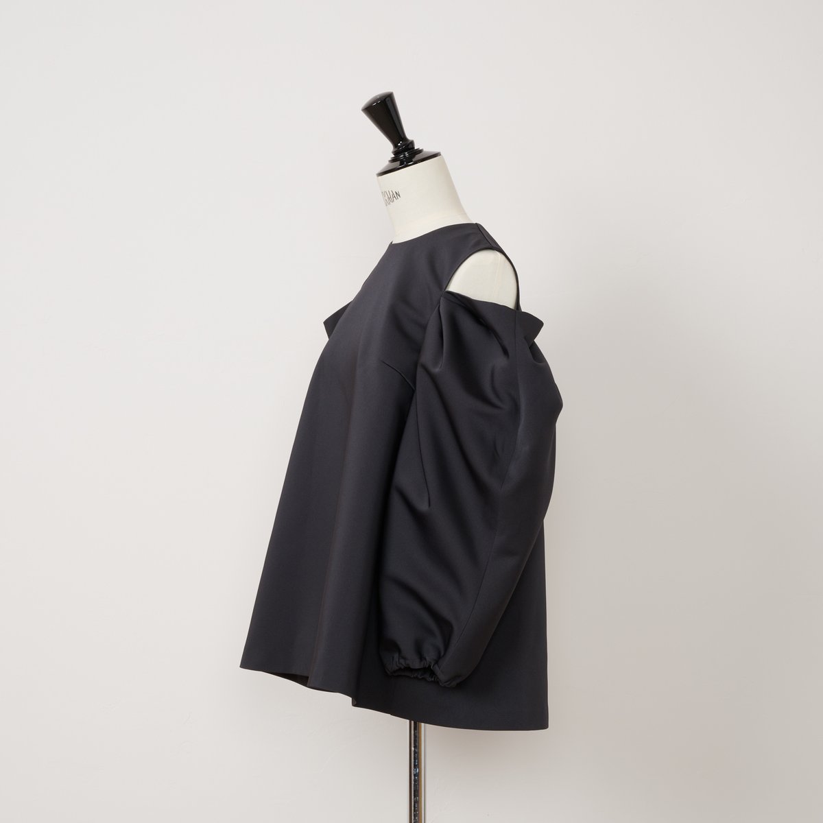 Cut off soulder BL black | HEVE