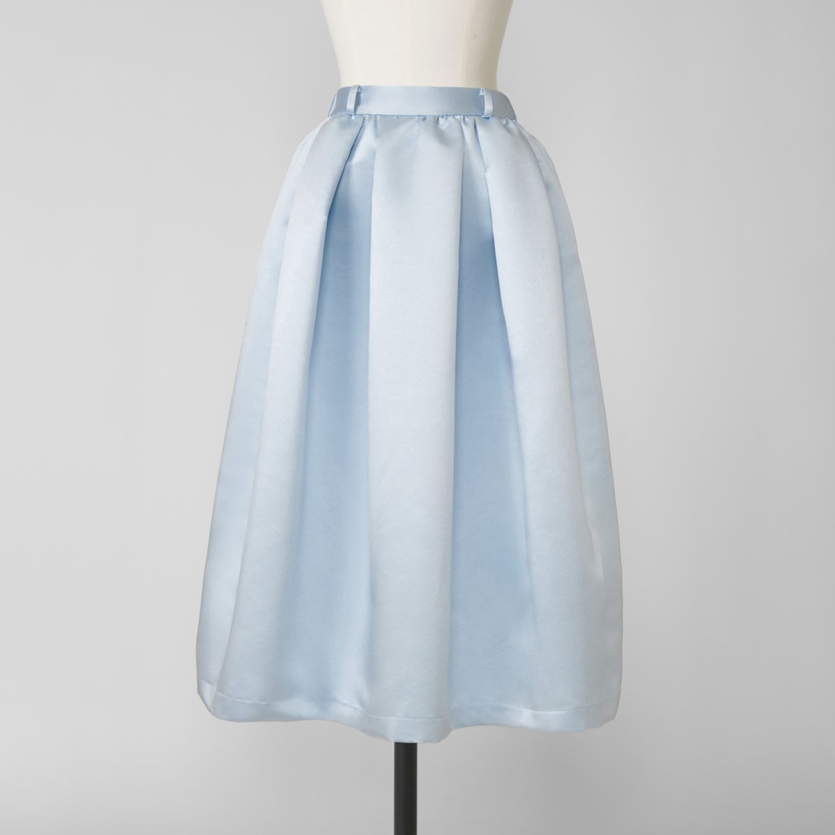 予約】Satin Dress Tuck SK sax | HEVE