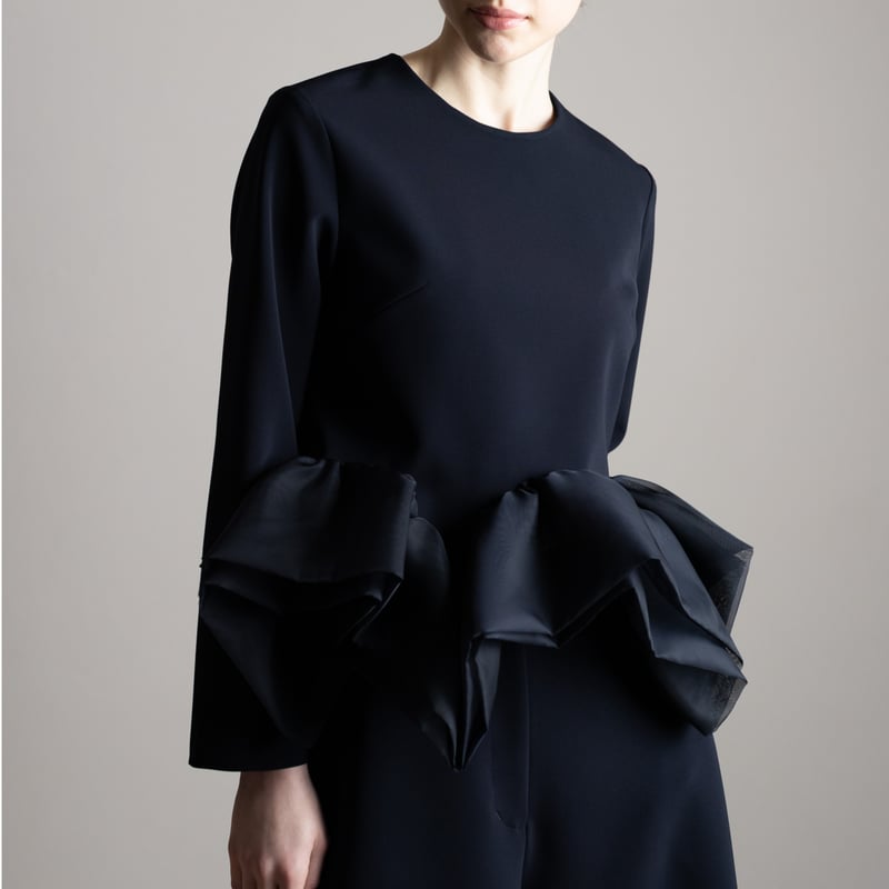 予約】Prima Peplum blouse navy | HEVE