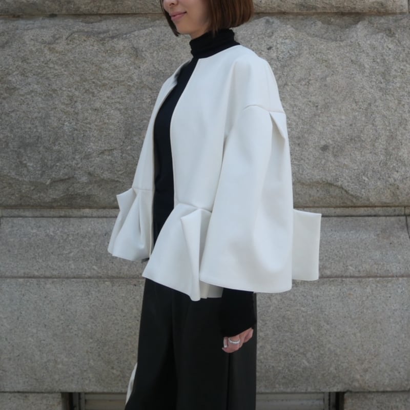 Petal Form Blouson white | HEVE