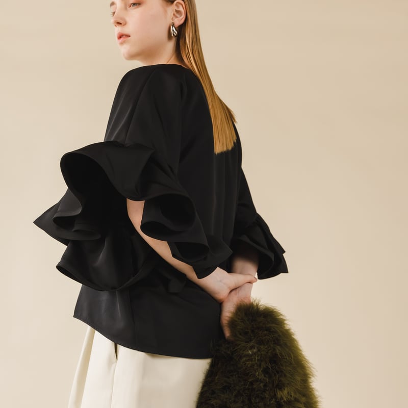 DOLMAN RUFFLE スリーブ BL ブラック | HEVE