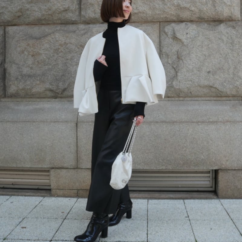 Heve【新品】Petal Form Blouson　ペプラムレザーblack Petal Form Blouson white | HEVE