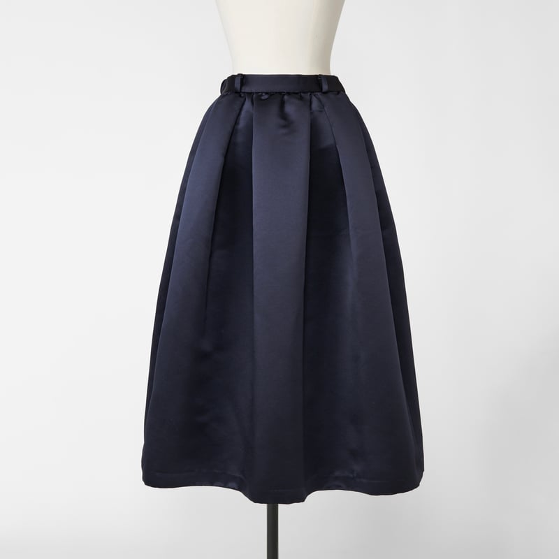 予約】Satin Dress Tuck SK navy | HEVE