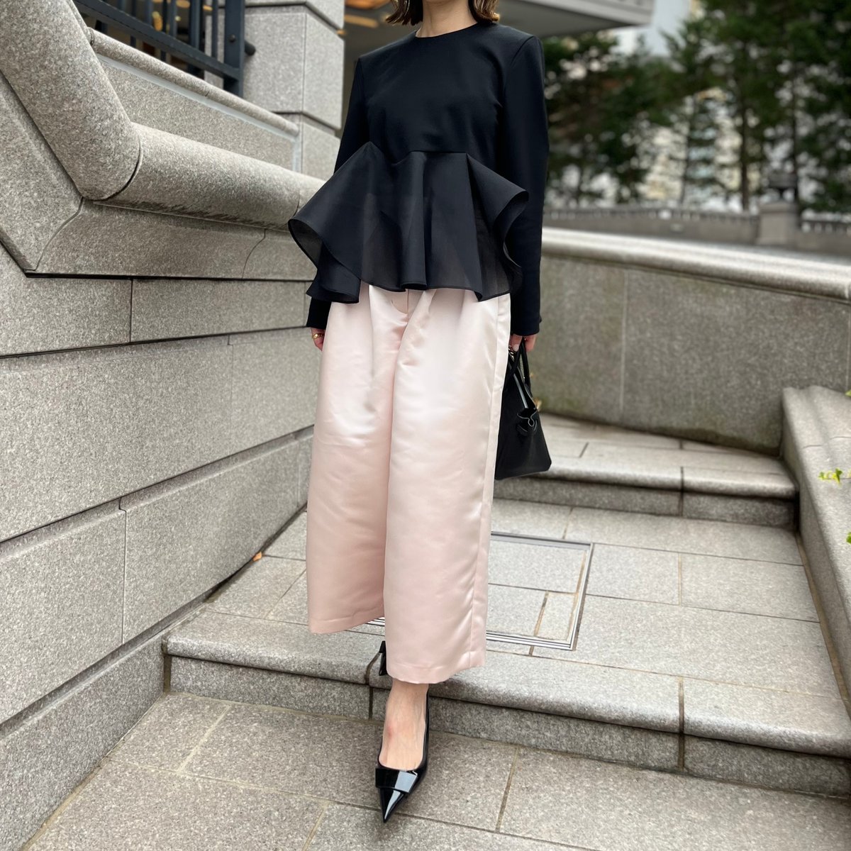 heve. サテンフレアガウチョパンツ　ネイビー fit=scale-down,w=1200