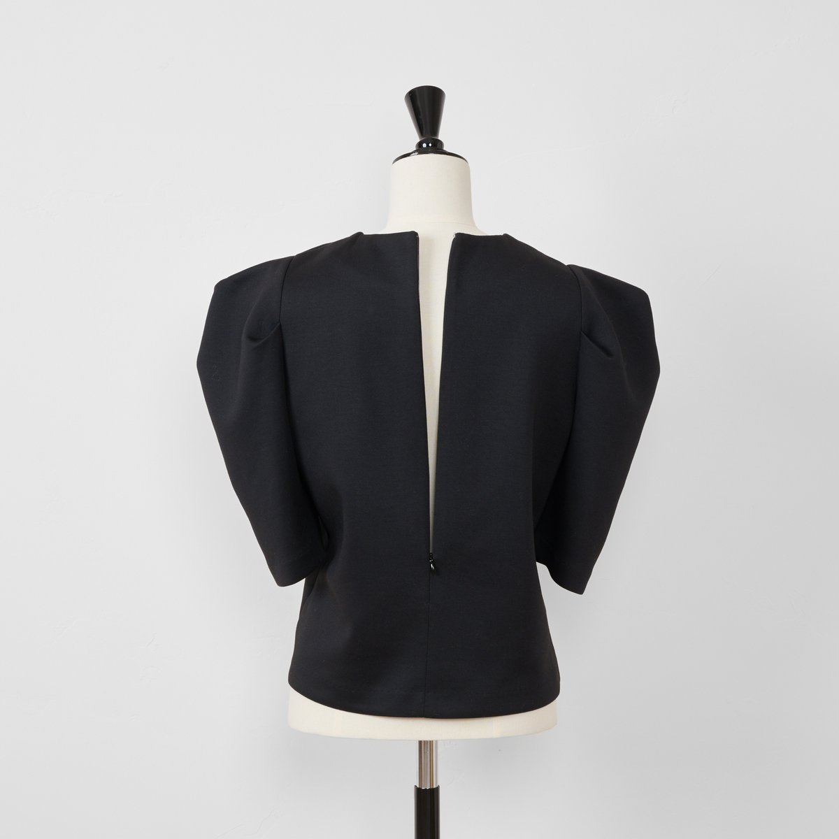 予約】Puff Shoulder Tops black | HEVE