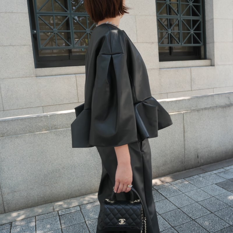 Petal Form Blouson black | HEVE