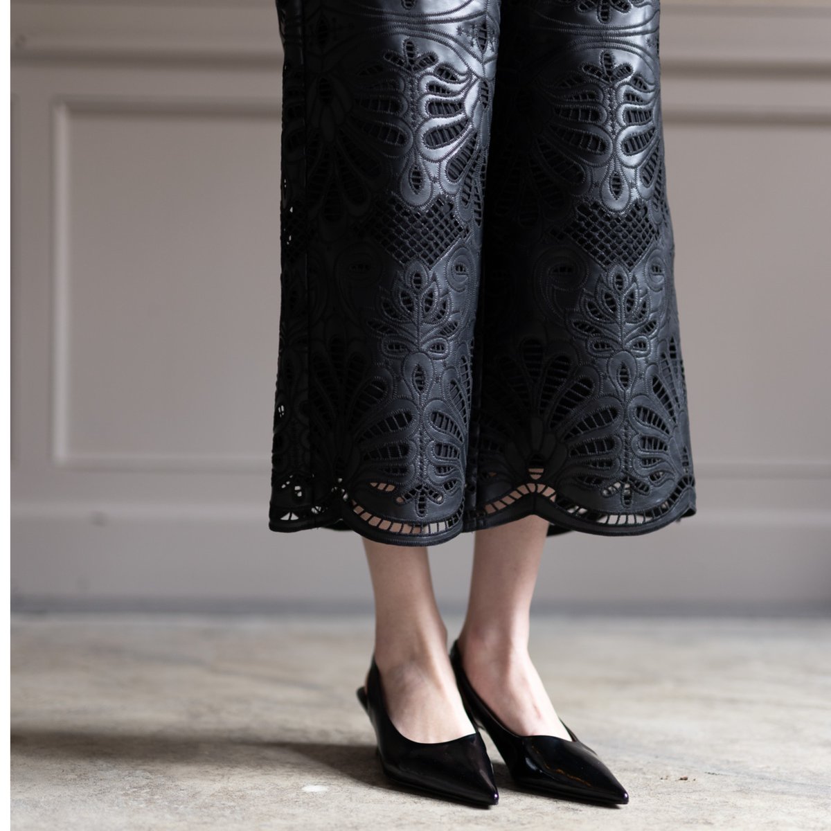 【新品】Heve Leather Lace Scalap PT BLACK 再予約】Leather Lace Scalap PT black | HEVE