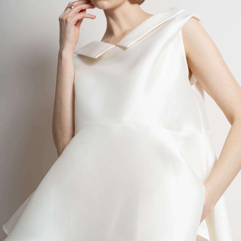 two charm blouse バニラ | HEVE