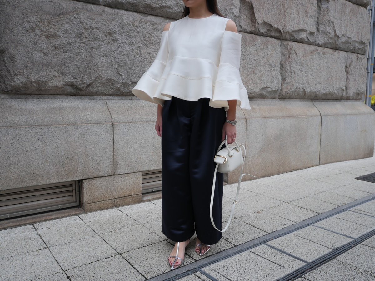 へイヴheve カットオフシルキーブラウス