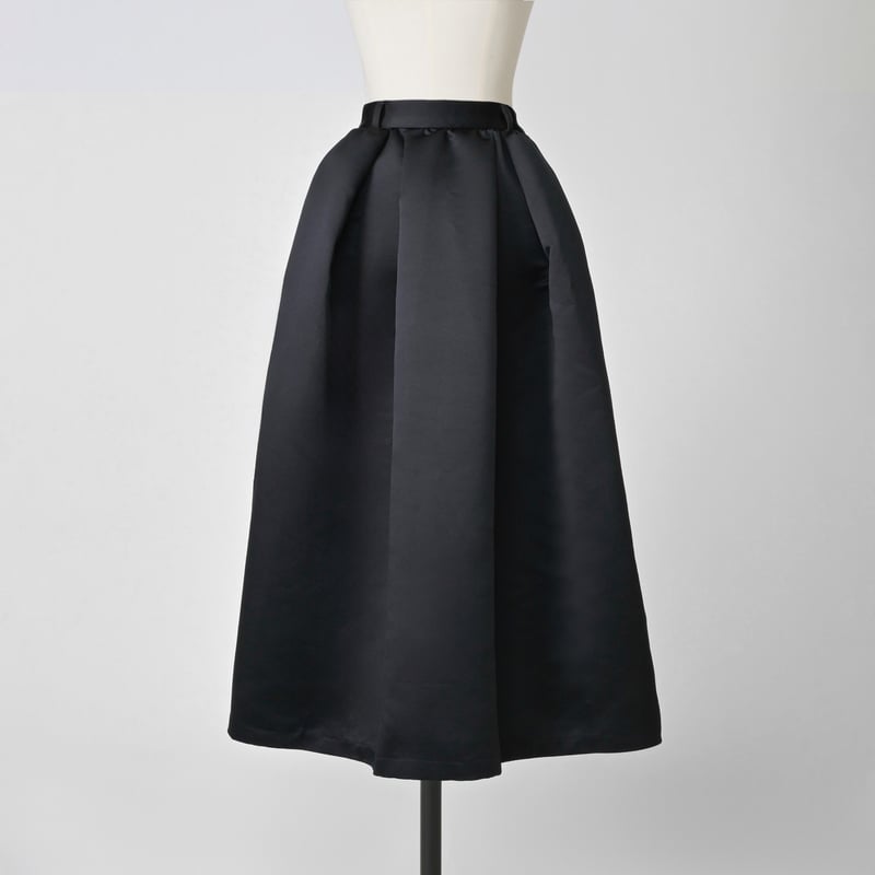 Satin Dress Tuck SK black | HEVE