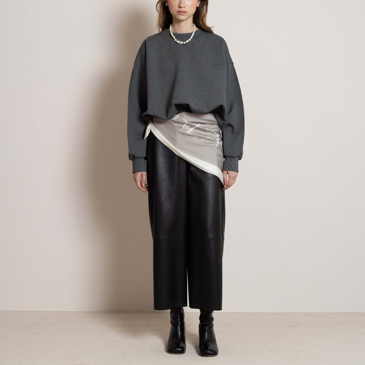 予約】Cloud Balloon Sweat charcoal | HEVE