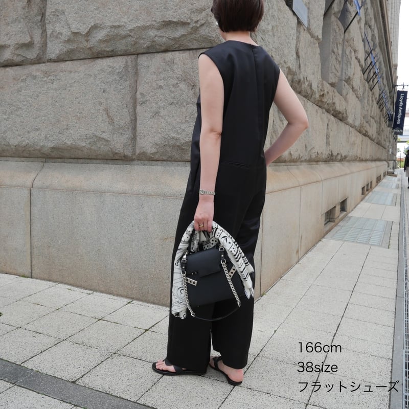 Satin all-in-one black | HEVE Satin all-in-one black | HEVE