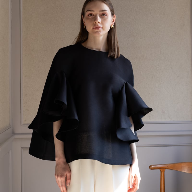 heve へイヴ　シアーバブリーブラウス 予約】Silky Cape BL black | HEVE