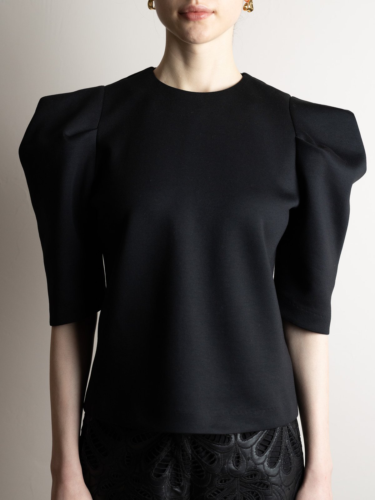 予約】Puff Shoulder Tops black | HEVE