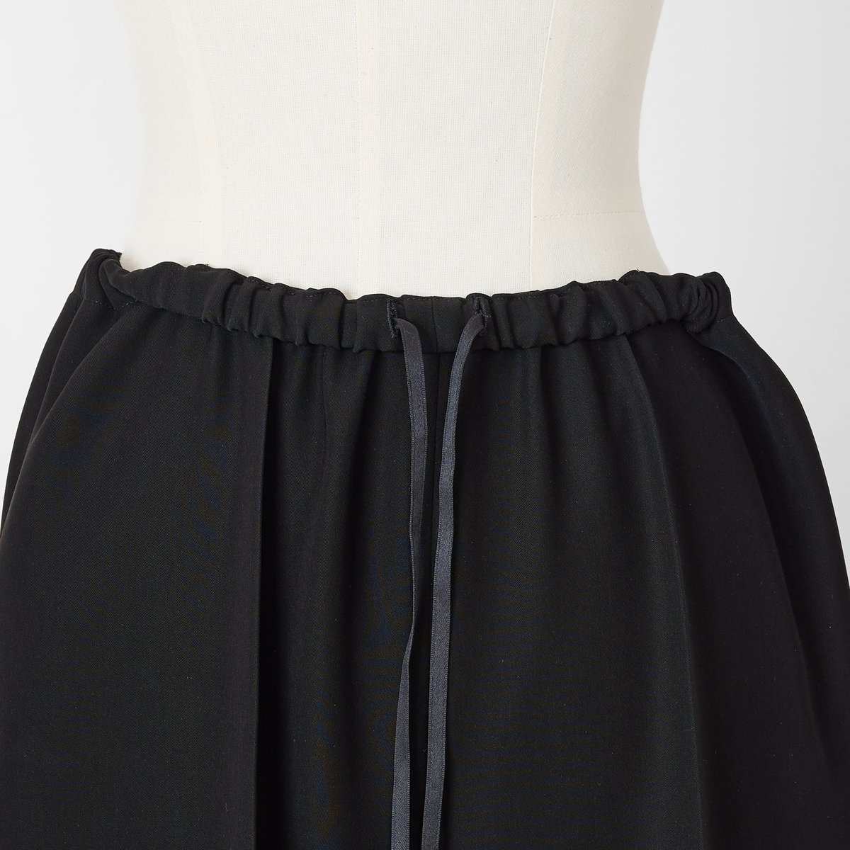 予約】Relax Pants black | HEVE
