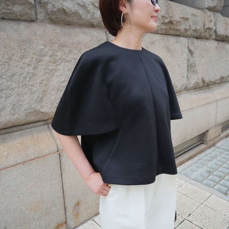 Heve クロスラッフルTOPS　ブラック Heve クロスラッフルTOPS ブラック