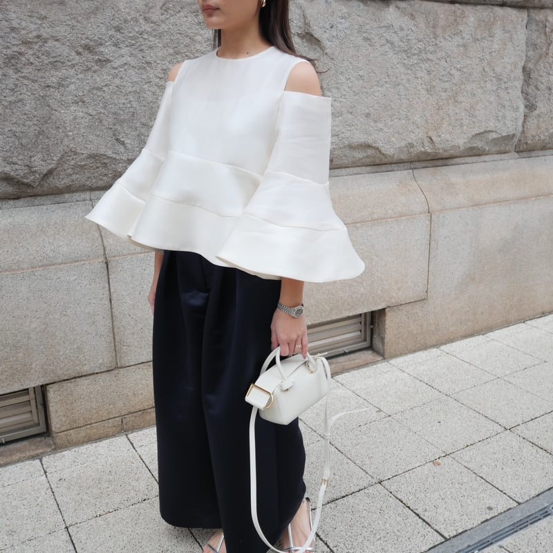 Heve カットオフショルダーBL バニラ