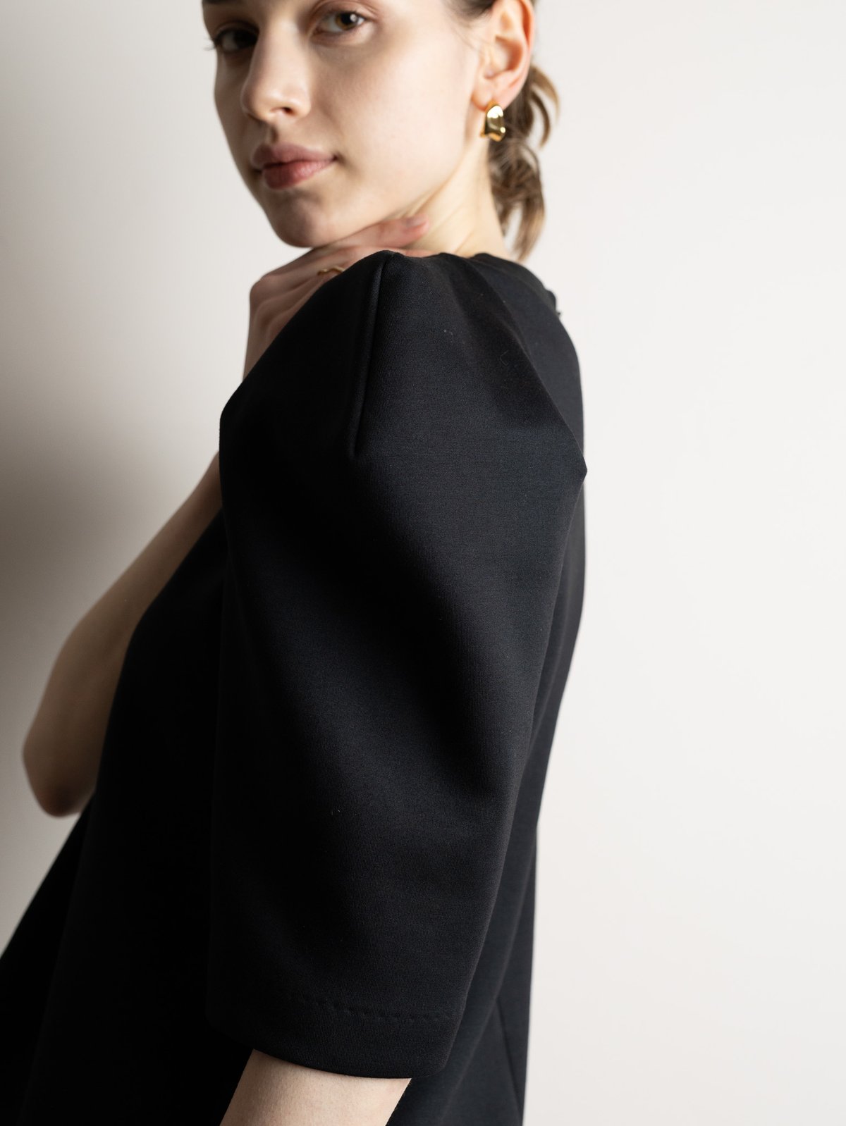 予約】Puff Shoulder Tops black | HEVE