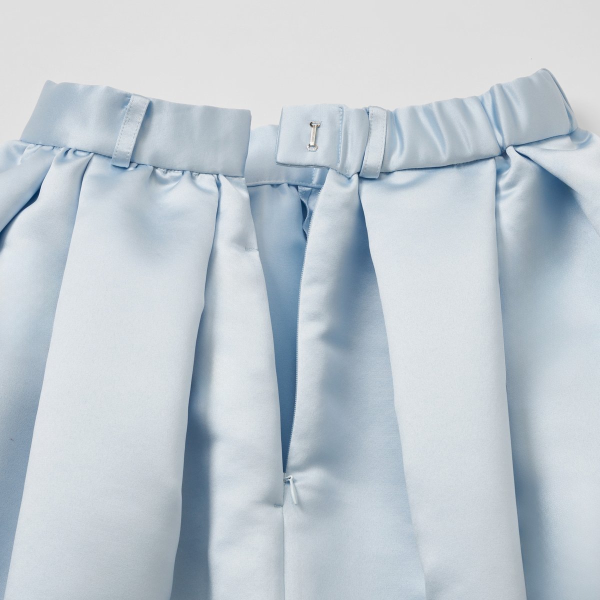 予約】Satin Dress Tuck SK sax | HEVE