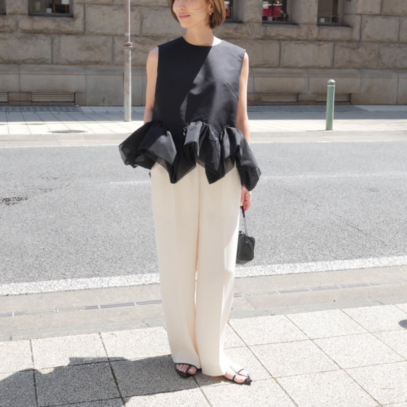 Prima Peplum Sleeveless black | HEVE