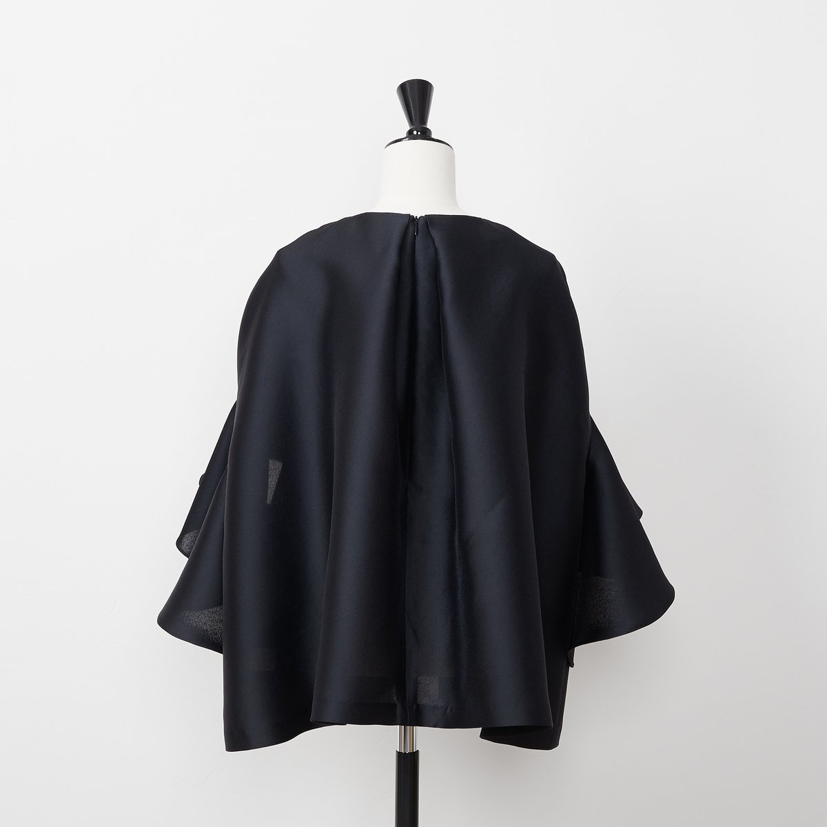 Silky Cape BL black | HEVE