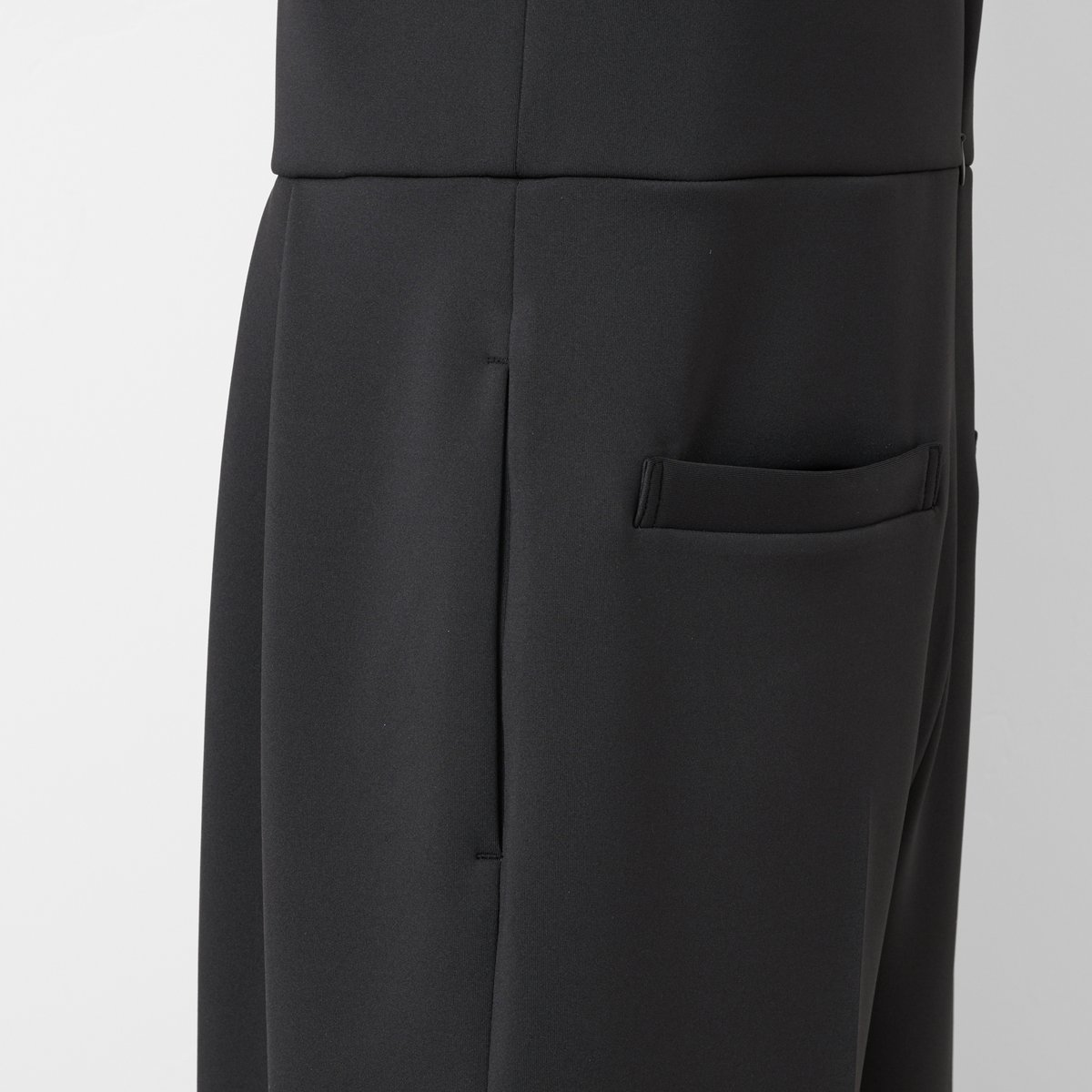 Heart neck all-in-one black | HEVE