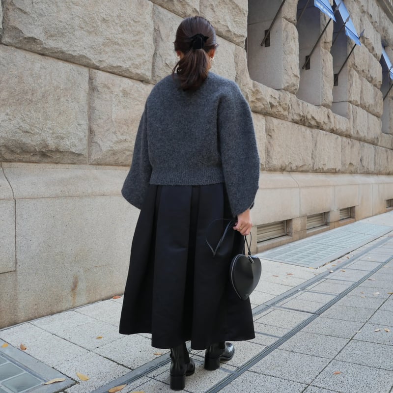 Satin Dress Tuck SK black | HEVE