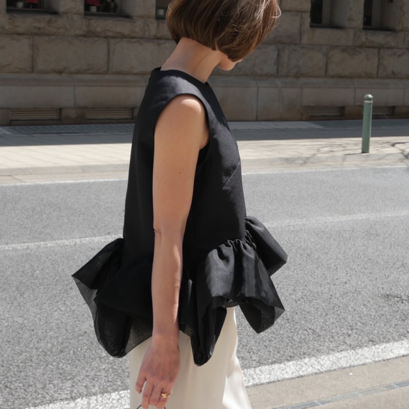 新品未使用タグ付き　HEVE Prima Peplum JK Black 38 楽しみにしてた @heve.jp Prima Peplum JK black 一目惚れだった