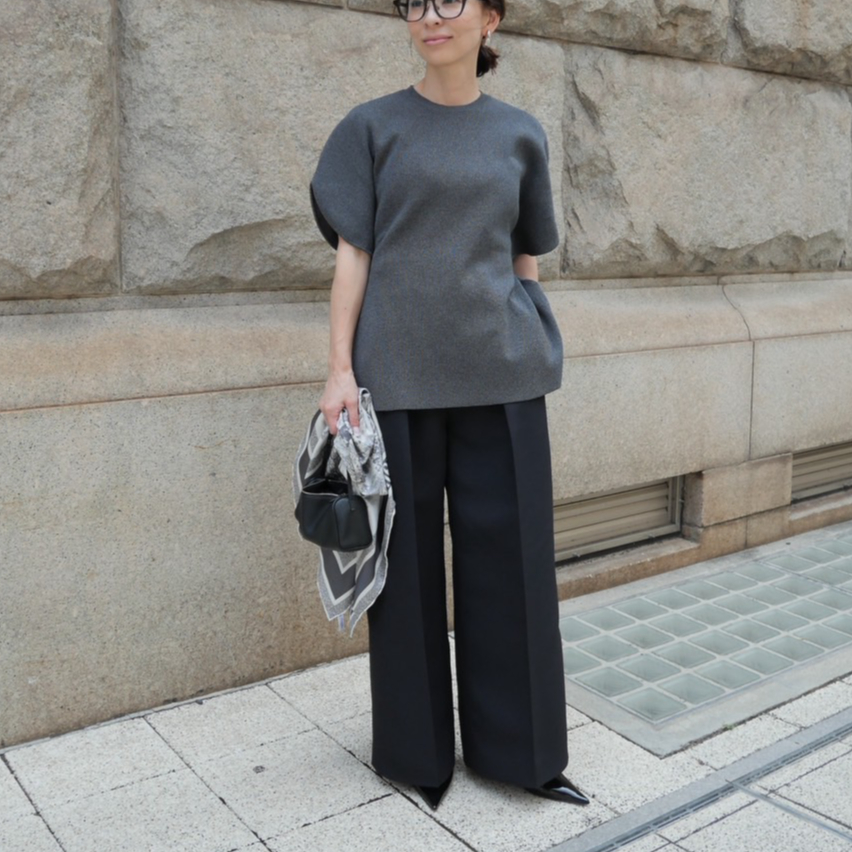 即納1点のみ【heve】Arch Peplum knit charcoal Arch Peplum knit charcoal | HEVE