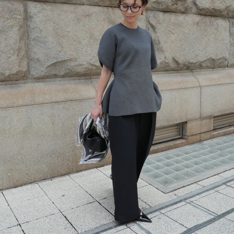 なーさん用 heve Arch Peplum knit charcoal Arch Peplum knit charcoal | HEVE