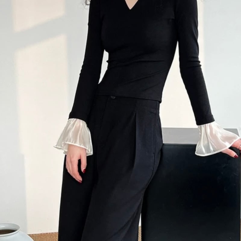 黒 フレア袖 Vネック トップス 楽天市場】【OUTLET！クーポンで1,320円】 ニット フレア袖 トップス