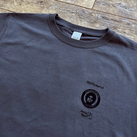 【Roland】KDJ Records // Jazzy Sport〈Ver.2 Det.riot〉Tシャツ（ダークグレー）