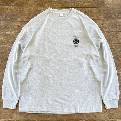 【Roland】KDJ Records // Jazzy Sport〈Ver.2 Det.riot〉ロングスリーブ Tシャツ（ライト グレー）