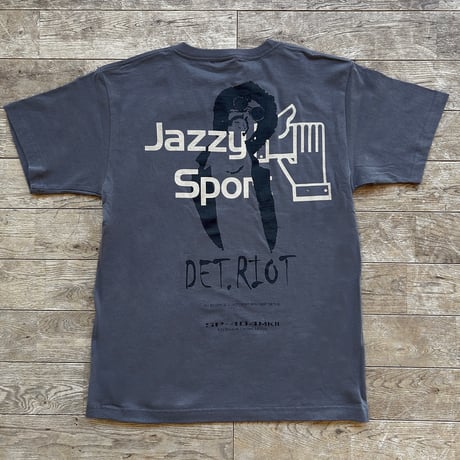 【Roland】KDJ Records // Jazzy Sport〈Ver.2 Det.riot〉Tシャツ（ダークグレー）