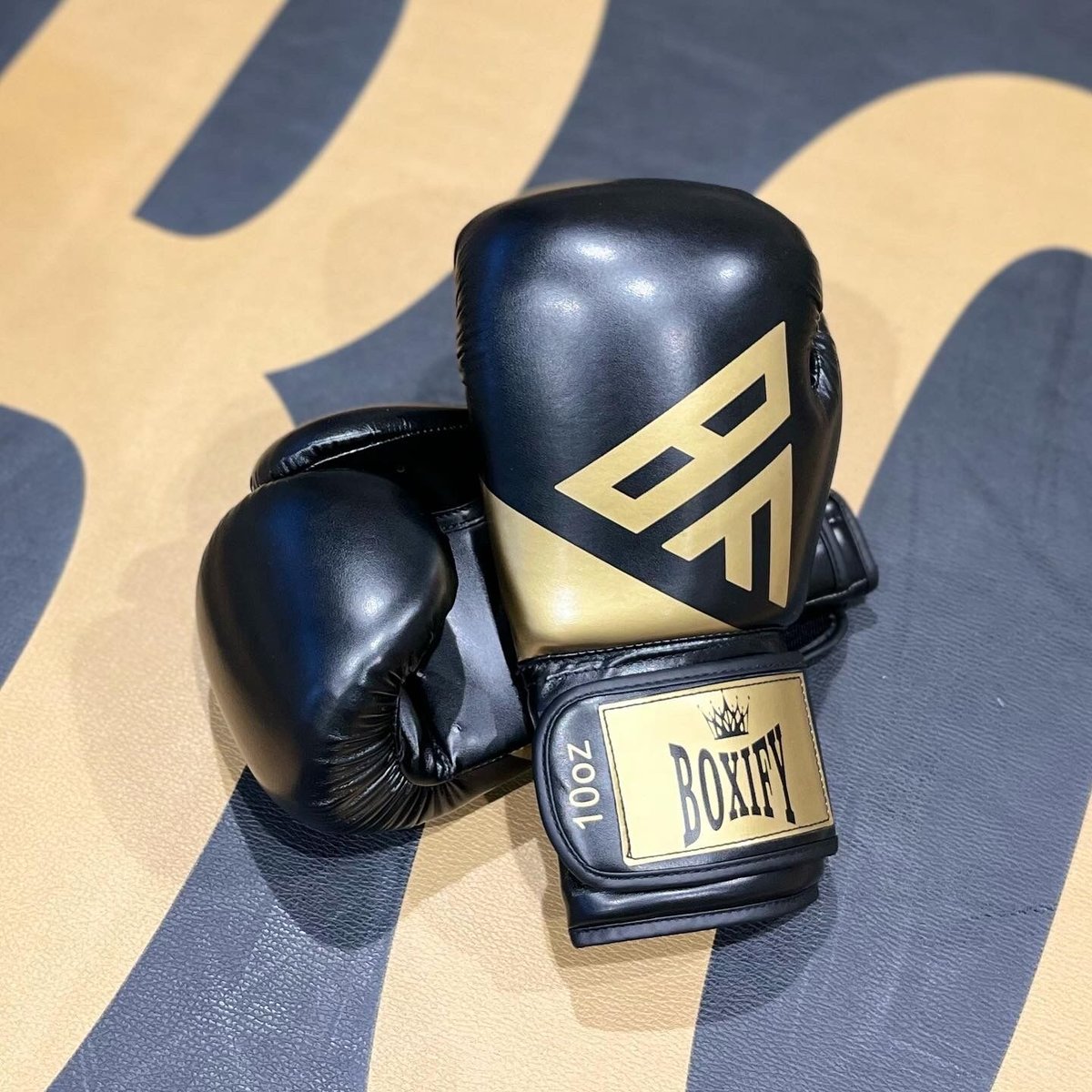 OFB BOXER ボクシンググローブ 黒/金 ボクシンググローブ 10oz BLACK