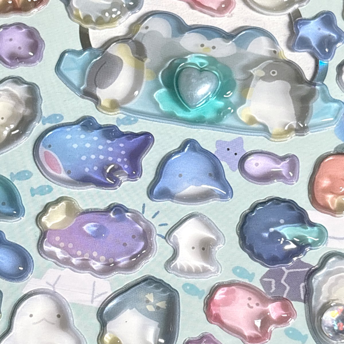 ふわふわうみのなかまたち》 光るプチドロップステッカー | SHIROIOUCHI