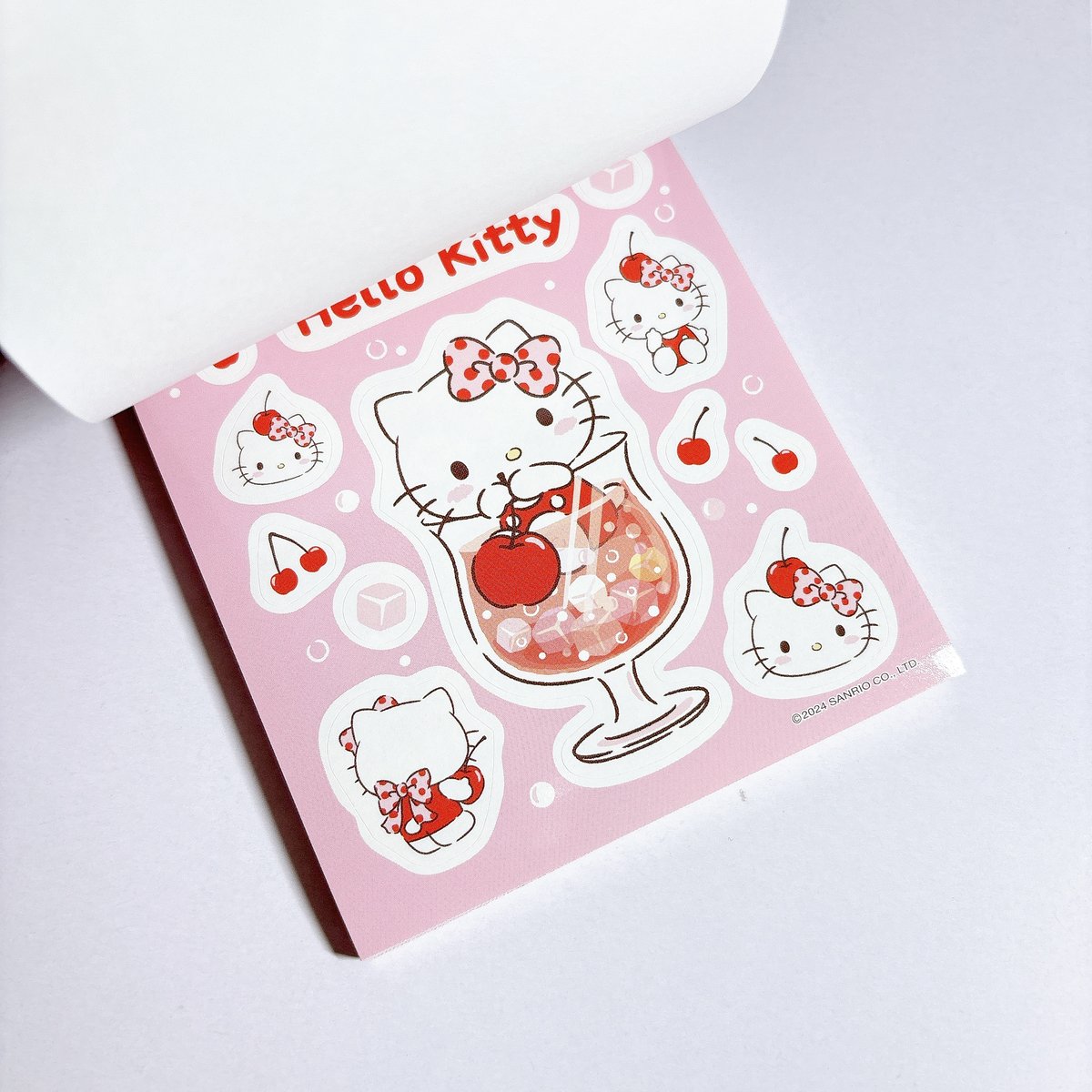サンリオ　ハローキティ シールブック チェック柄　完成品 sanrio ハローキティ シールブック 台紙付き ぬりえ ステッカーブック