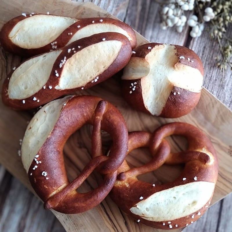 動画レッスン「ラウゲンプレッツェル」 | Nina kitchen