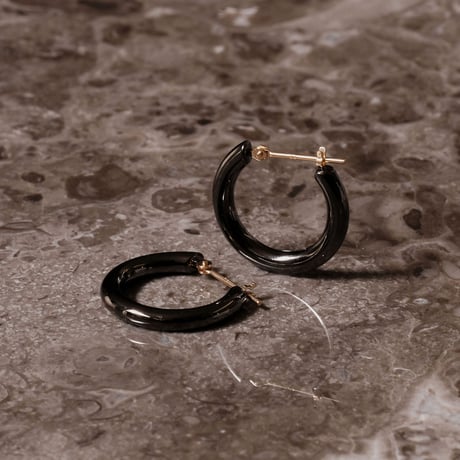 ［basic -shadow-］クロッシング フープピアス M