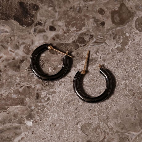 ［basic -shadow-］クロッシング フープピアス M
