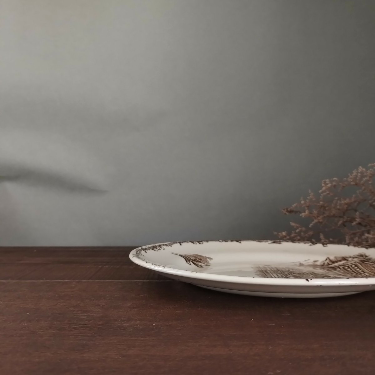 美品　フランス　アンティーク　ショワジールロワ　淡い絵付けのデザートプレート　b フランスアンティーク ショワジールロワのセピアなプレート(猫)b